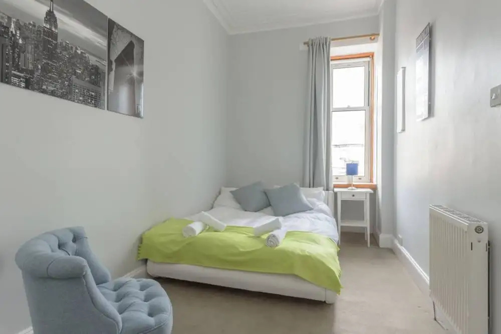 Modern 2 Bedroom Flat In Edinburgh City Centre