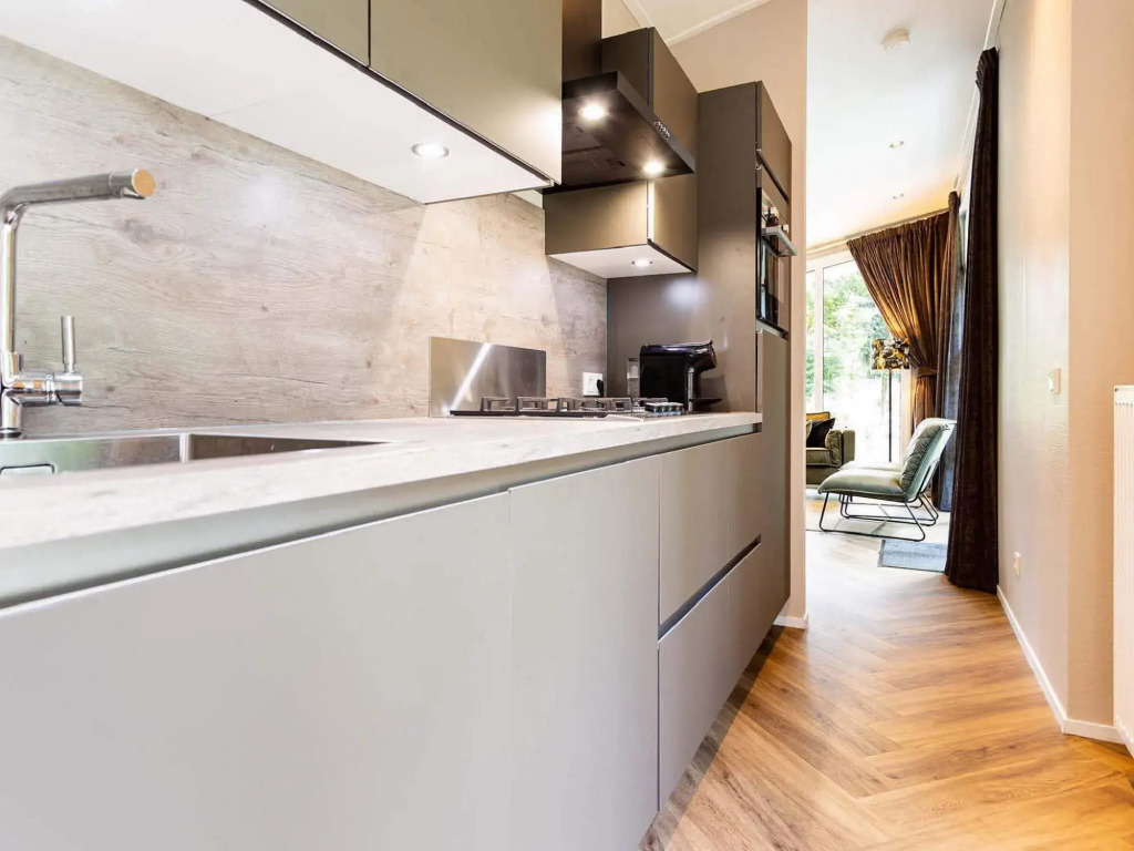 Well-kept chalet with microwave, in a holiday park in the middle of De Veluwe