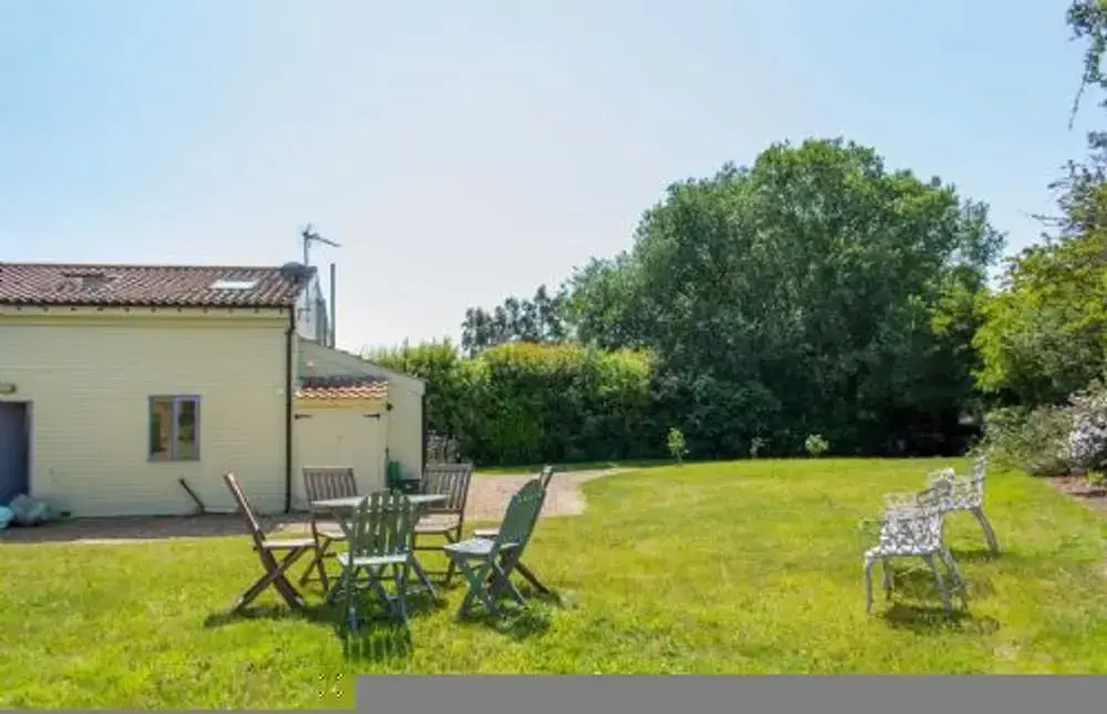 Host Stay Hen Barn