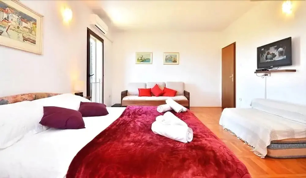 Nice and sea view apartment in Podstrana