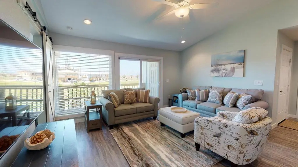 AH-F222 New 2nd Floor Condo, Close to PoolHot Tub, Near Marina & Ferry