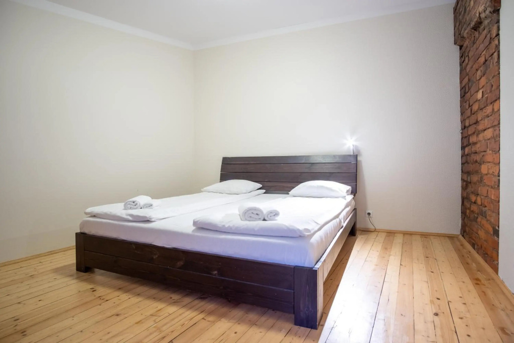 Dream Stay - Bright 2-Bedroom 2-Floor Old Town Apartment