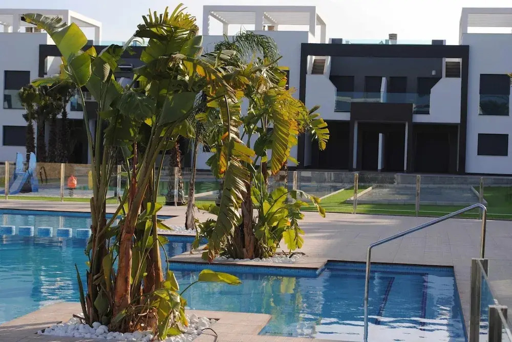 Garden-view Apartment in Villamartin