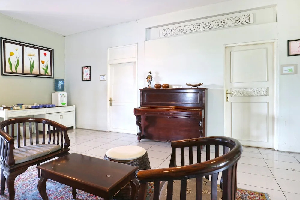 Rose Chamber Bed & Breakfast