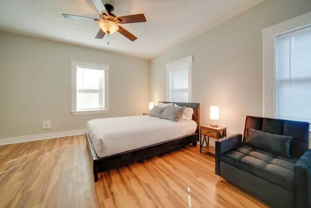 3 Mi to Dtwn: Walkable Apt in Cleveland!