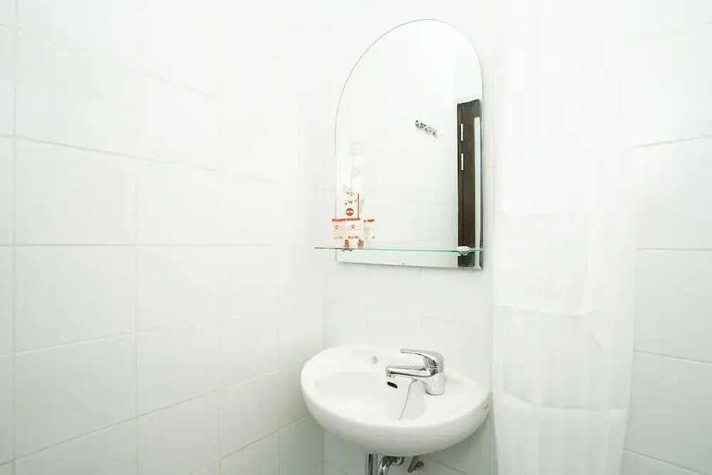 Oyo 473 Darmo Permai Guesthouse