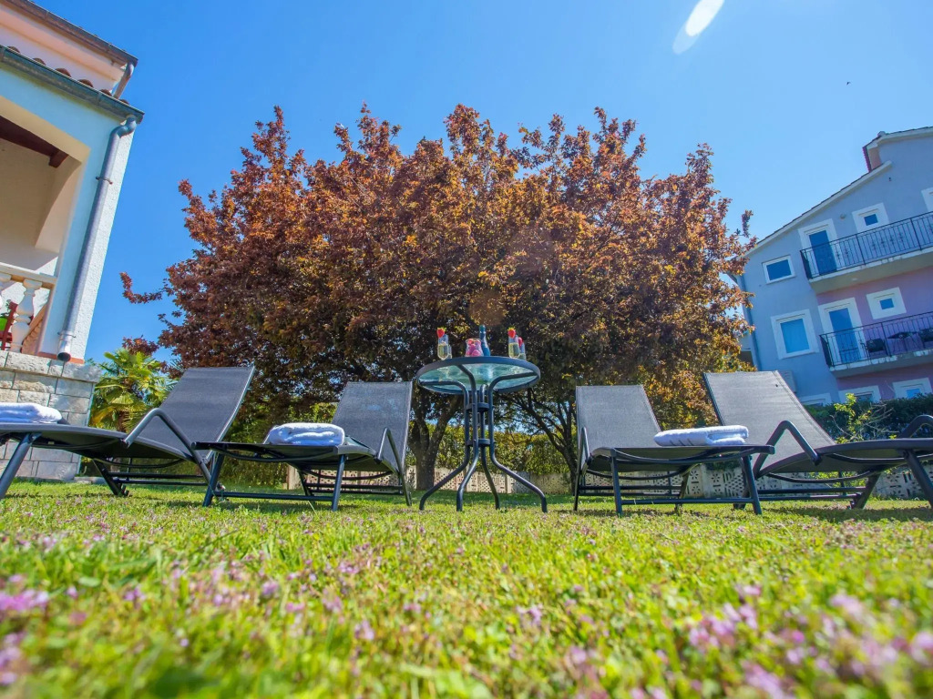 Lovely villa with a large garden, a private pool and panoramic view