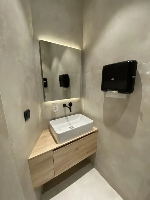 Зал сна и отдыха Sleep Lounge, Терминал D — хостел