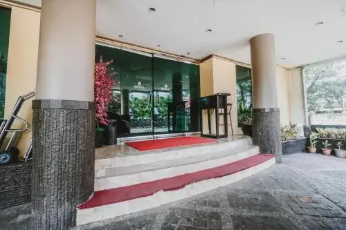 Reddoorz Premium @ Losari Area