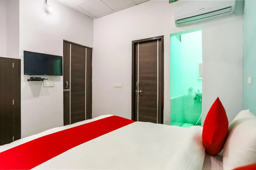 OYO Flagship 75557 Shejal Residency