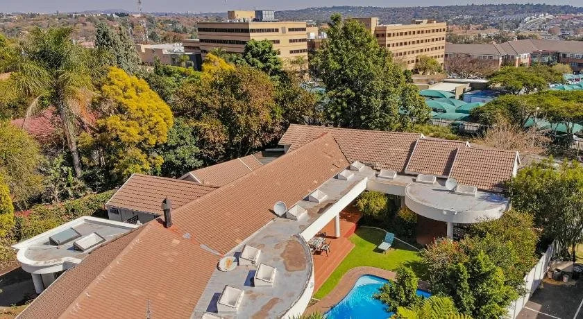 Woodmead Guest Lodge