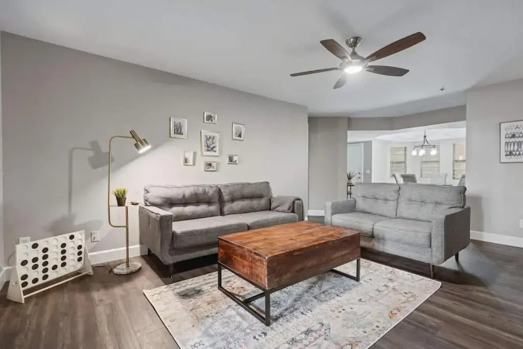 Beautiful Newly Remodeled 2-bdrm Biltmore Condo!