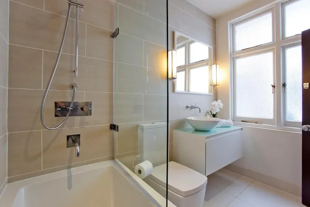 Stunning 2 bed and bath in Kensington