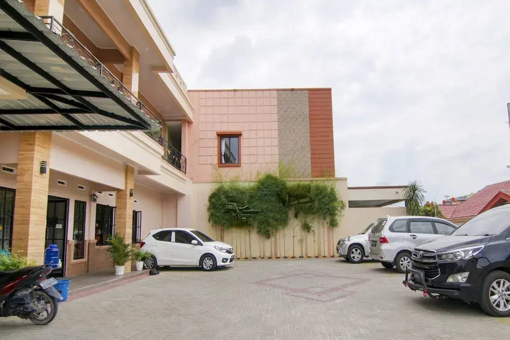 The Shine Residence by OYO Rooms