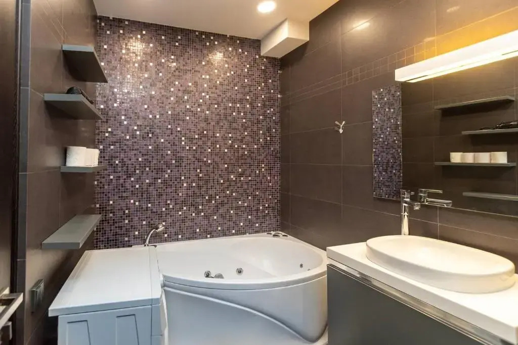-30  NEW 2 BR Super Spacious Apt w/Terrace+views