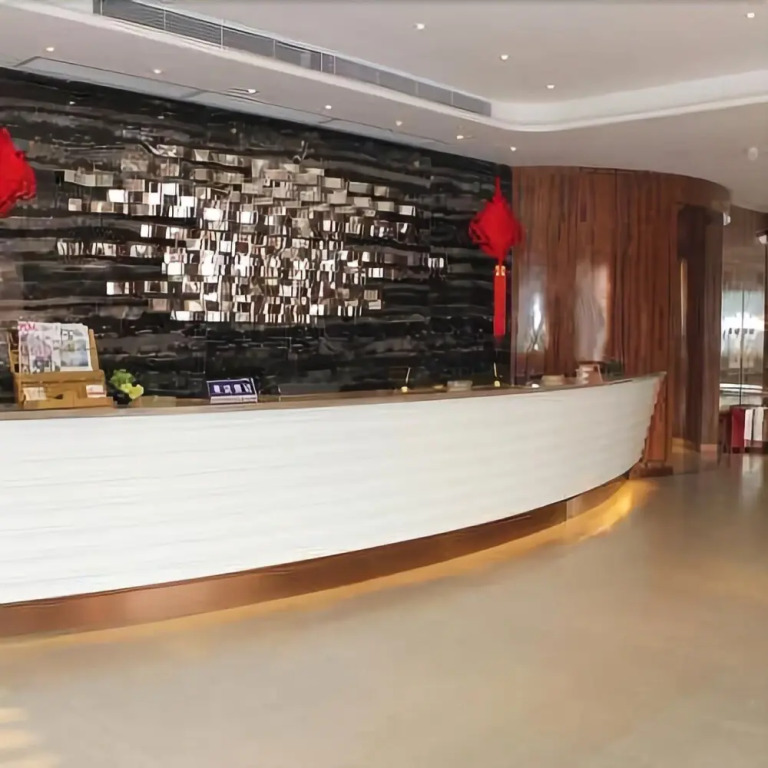 Breeze Hotel