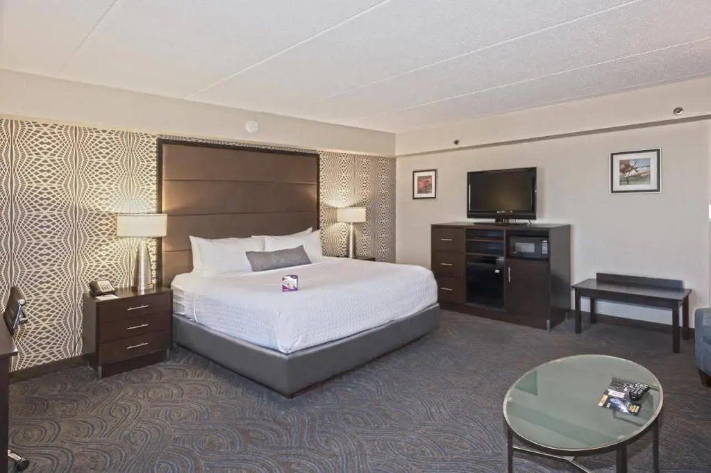 Crowne Plaza Suites MSP Airport - Mall of America by IHG