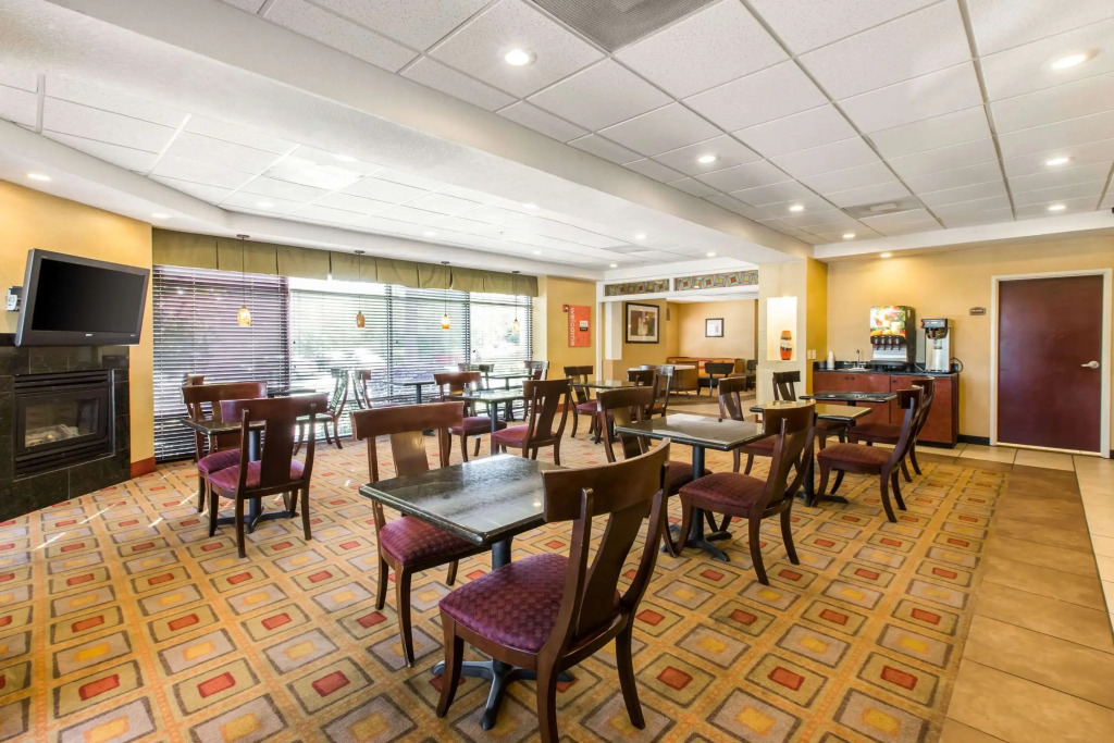 Comfort Suites Forsyth near I-75