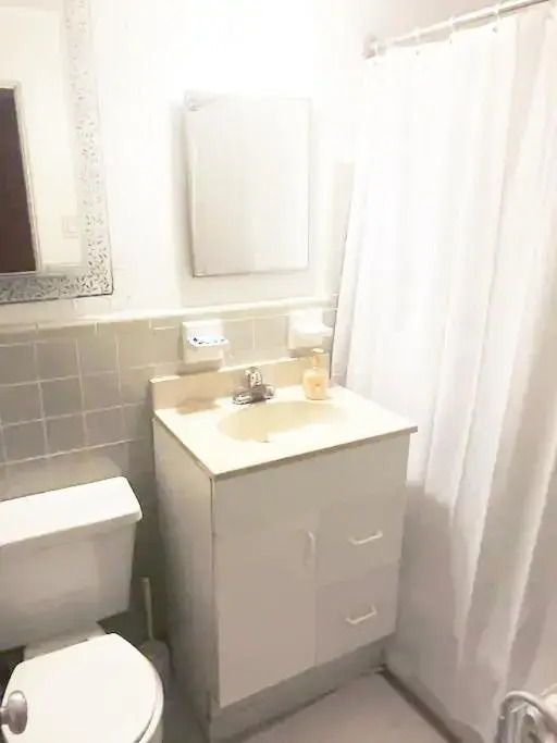 Burns Court Apartment