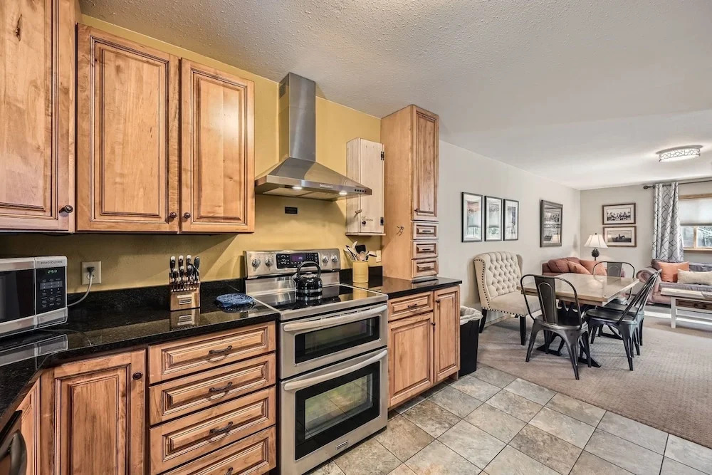 Imperial View 3 Bedroom Home by RedAwning