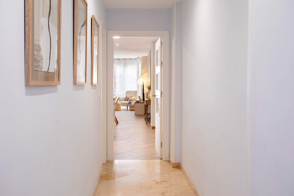 Spacious Apartment in Great Central Location. Tablas