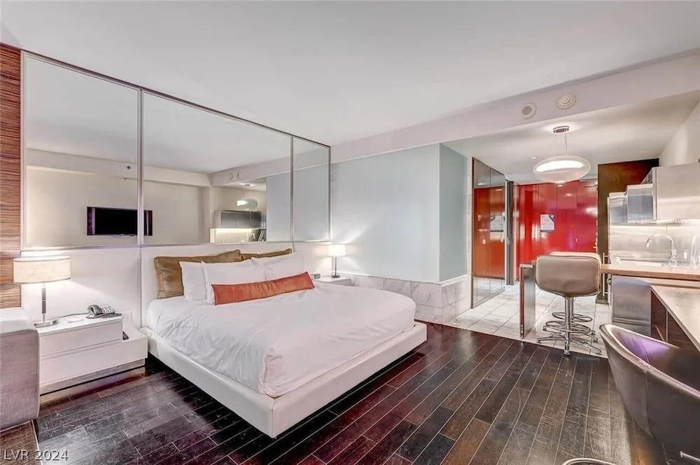 Charming High Floor Strip Views Palms Studio 30306