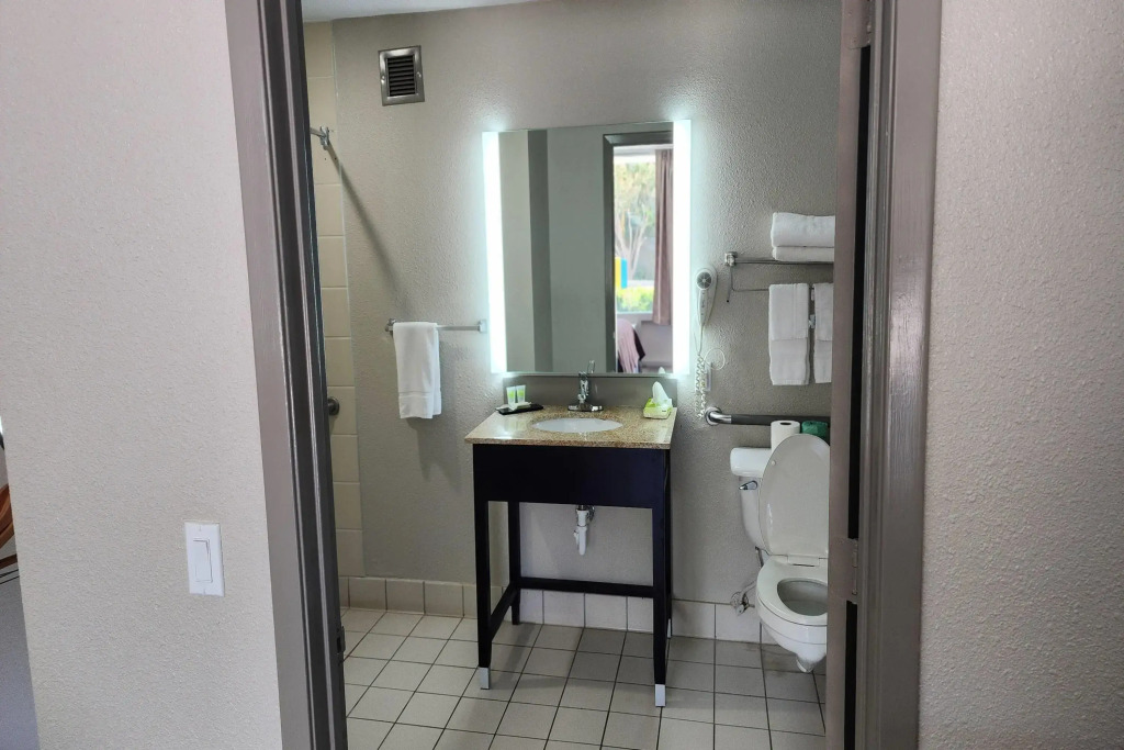 Days Inn by Wyndham Seguin TX
