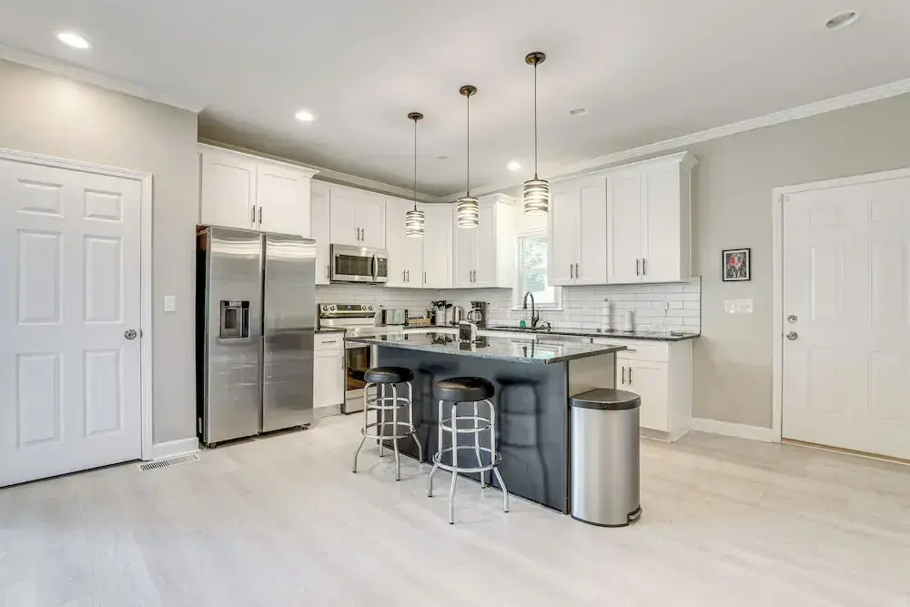 Walk to Mercedes-benz! Centrally Located ATL Base