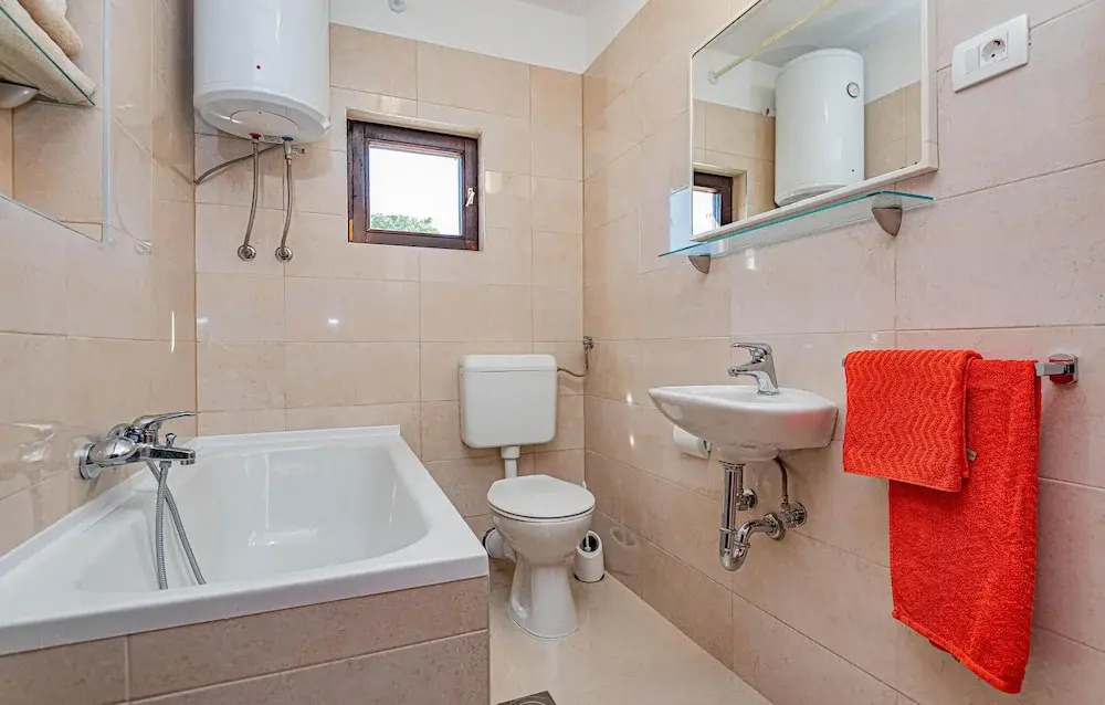 Nice Apartment in Brodarica With 3 Bedrooms and Wifi