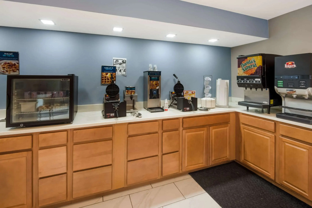 Clarion Pointe Indianapolis Northeast