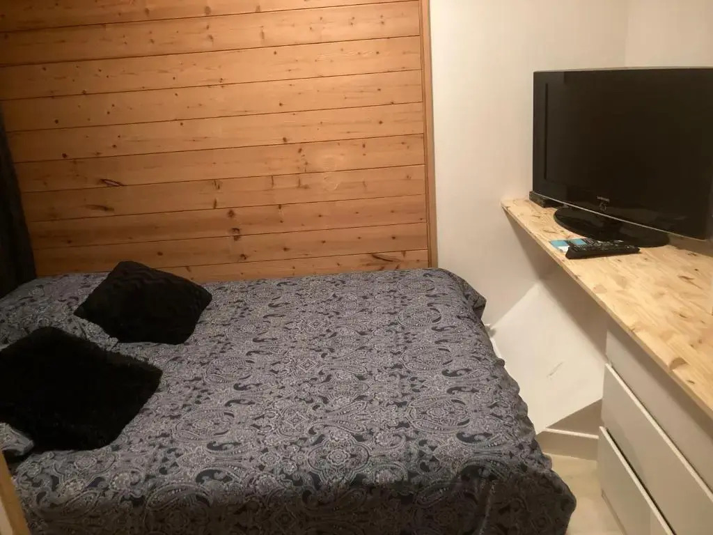 EXIGEHOME-Grand Studio en plein centre de Saint Germain en Laye