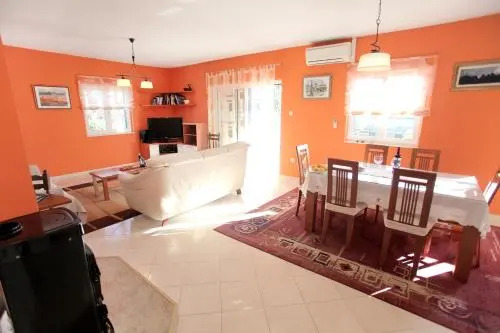 Apartman Tone