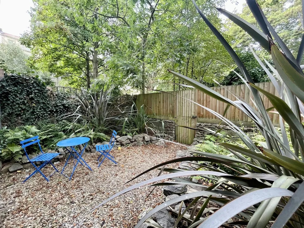 Contemporary Garden Flat in Clifton