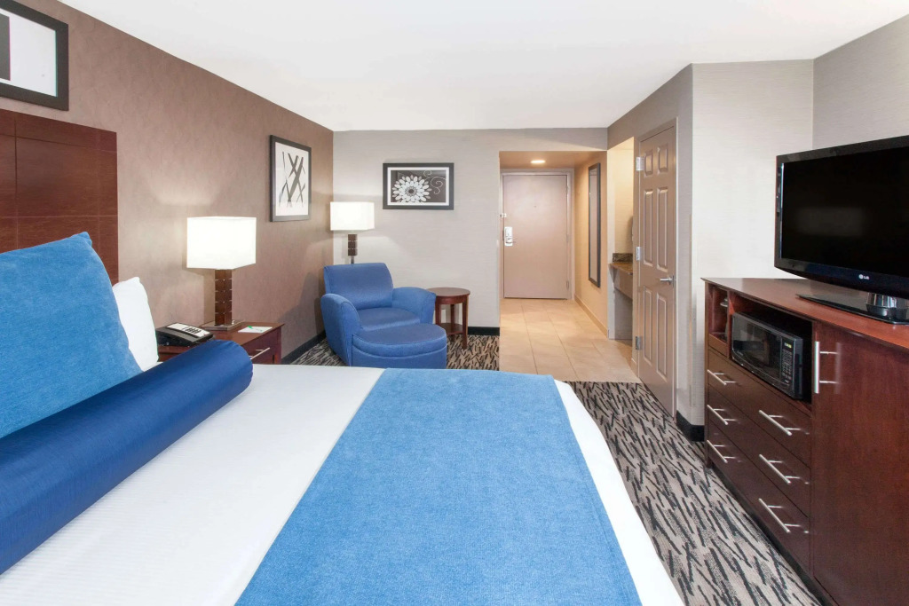 Wyndham Garden Elk Grove Village - OHare