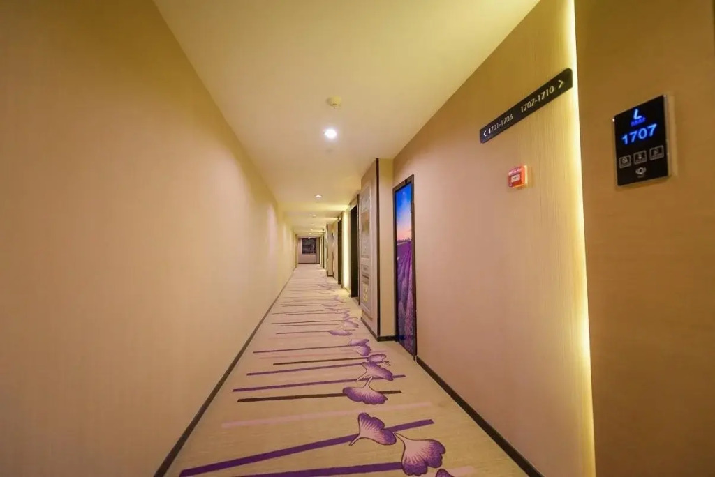Lavande Hotel Haining Leather City Yintai