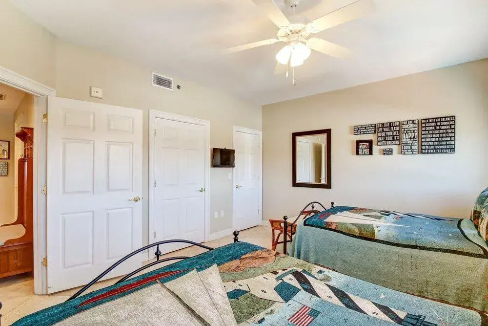 Deluxe Condo at Main Beach
