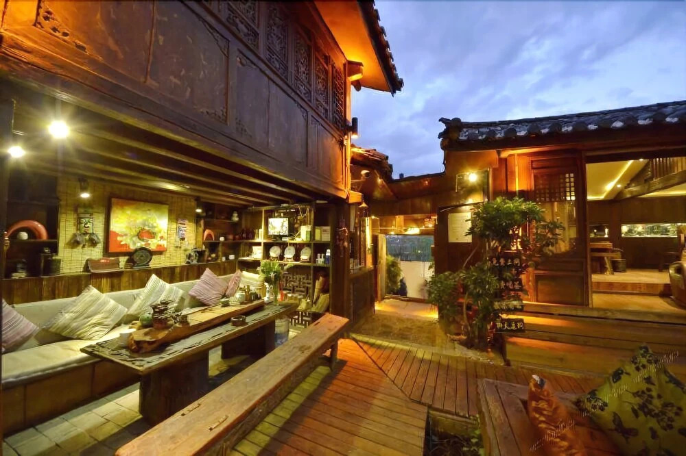 Lijiang Yuelang Inn