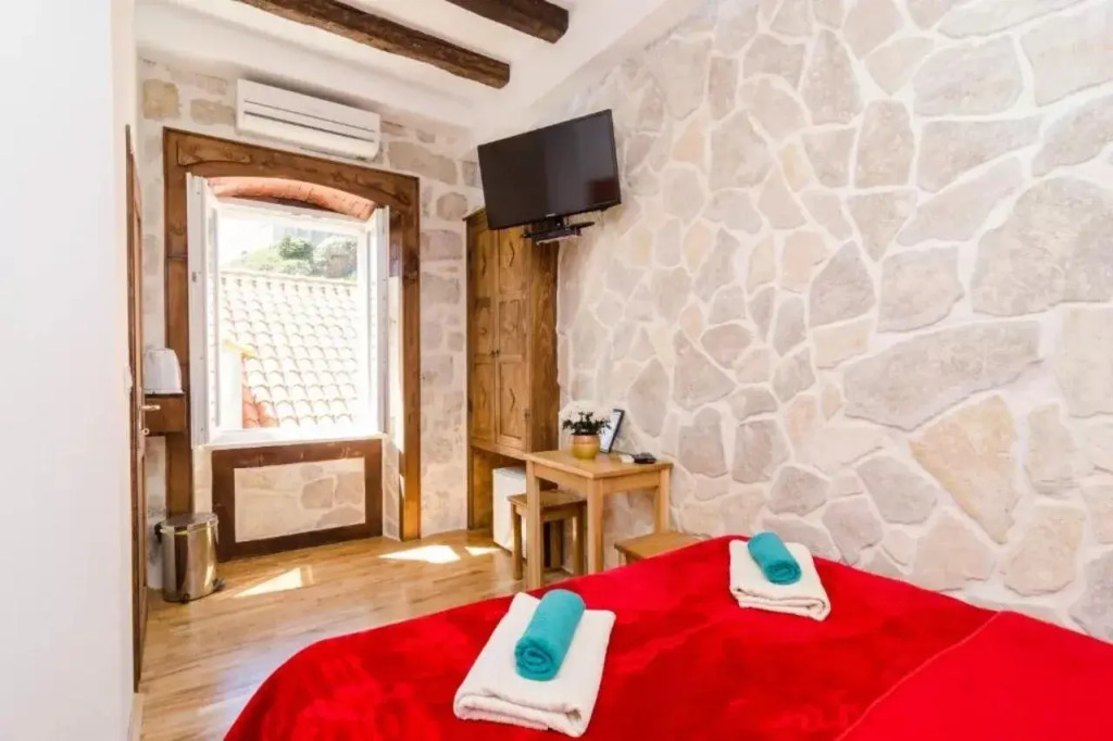 Eddies Sea View Rooms Old Town