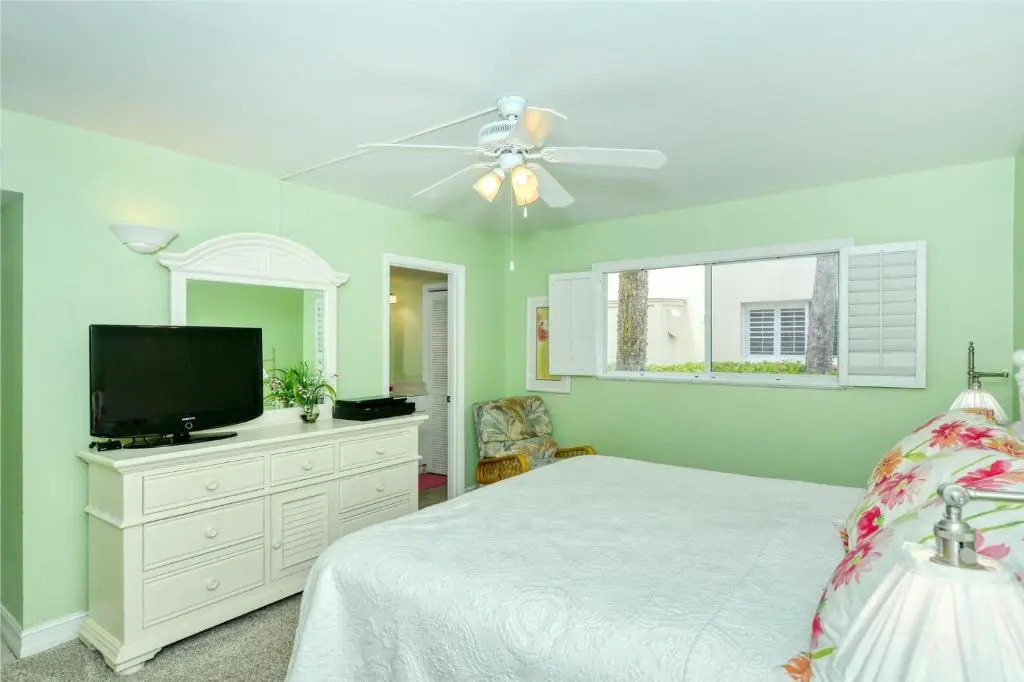 LaPlaya 103A Time to relax Enjoy the peaceful, private beach just a shells throw from your door