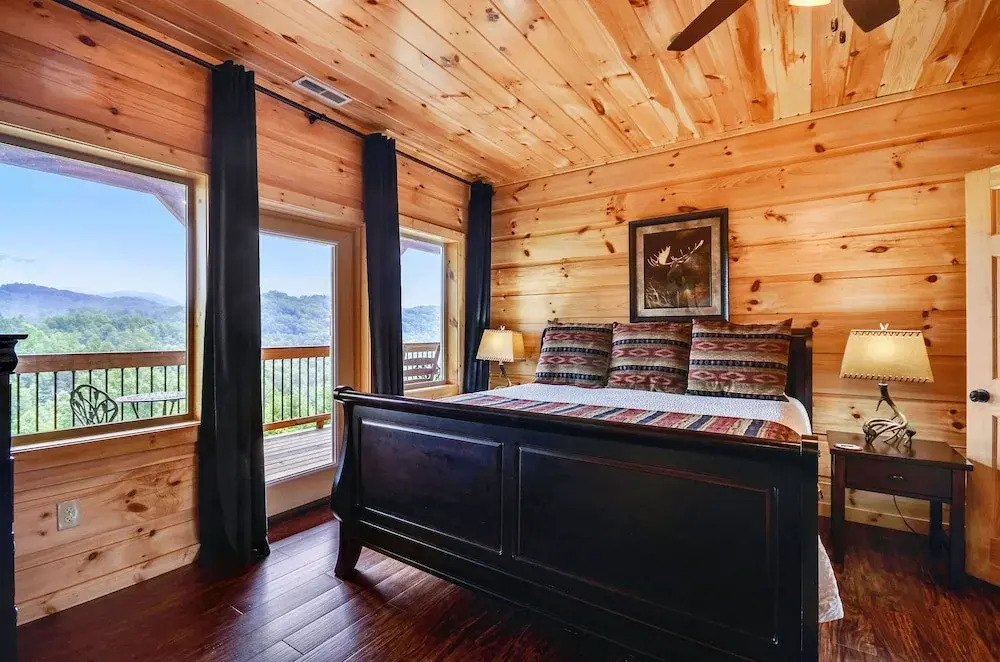 Foxwood Mansion - Fourteen Bedroom Cabin