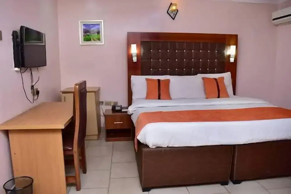Rosrit Hotel and Suites