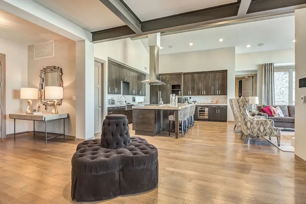 Gorgeous Five Bedroom Penthouse in the Heart of Park City 5 Apartment Hotel by RedAwning