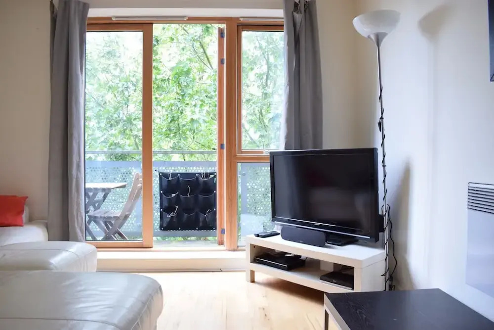 2 Bedroom Apartment With Balcony and Park Views
