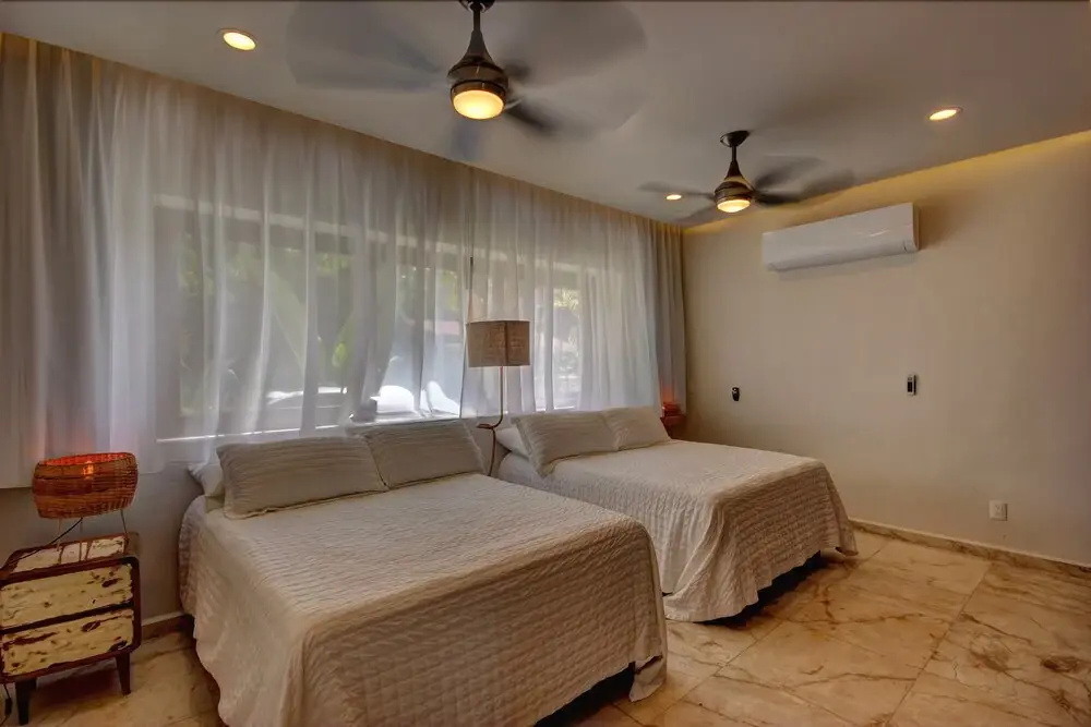 Wonderful 6 Bedroom villa 5 steps to the Best Beach in Playacar