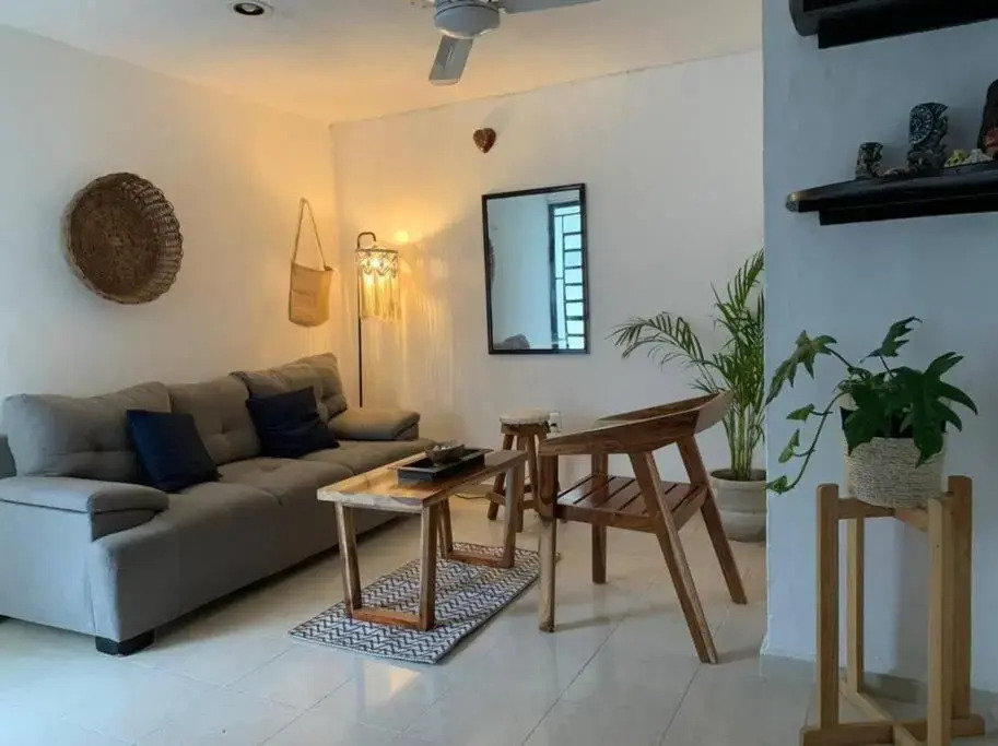 Private Full House with pool and cozy patio