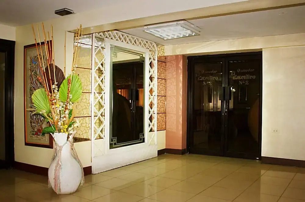 Oro Hotel