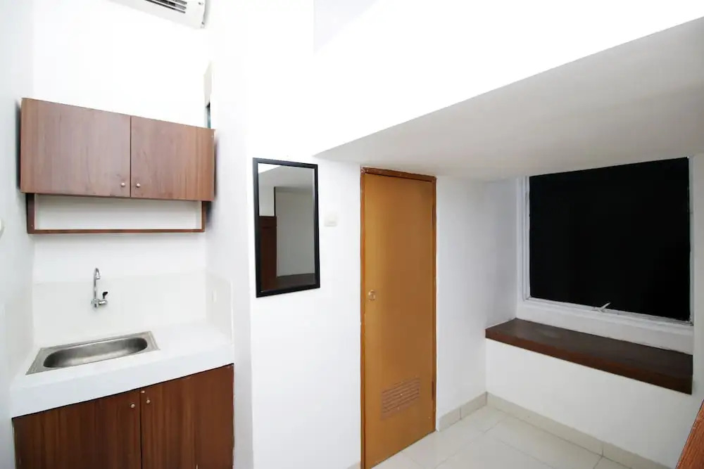 Kamar Keluarga Kemanggisan Syariah by Airy Rooms