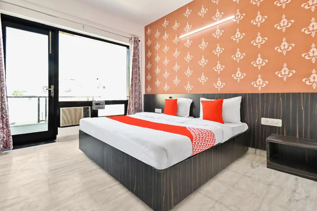 OYO 61511 Hotel Symphony