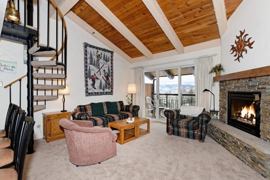 The Crestwood Condominiums