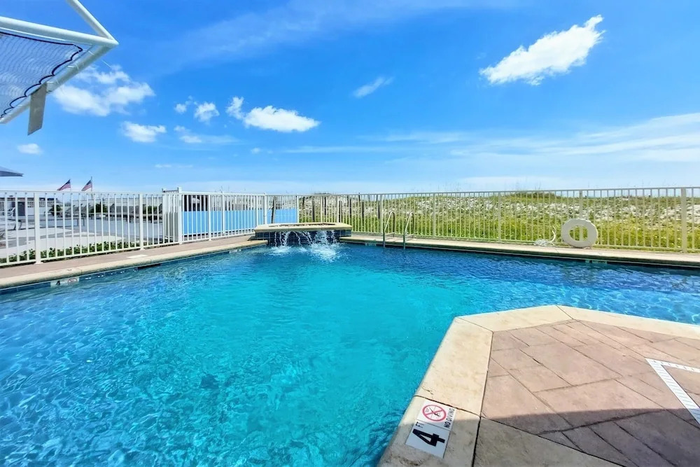 Castaways 2c 2 Bedroom Condo by RedAwning